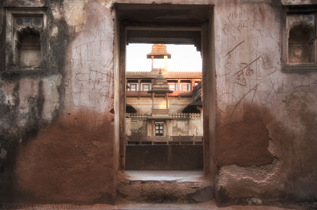 Orchha,  Jahangiri Mahal  (Madhya Pradesh)   [ © R.V. Bulck]